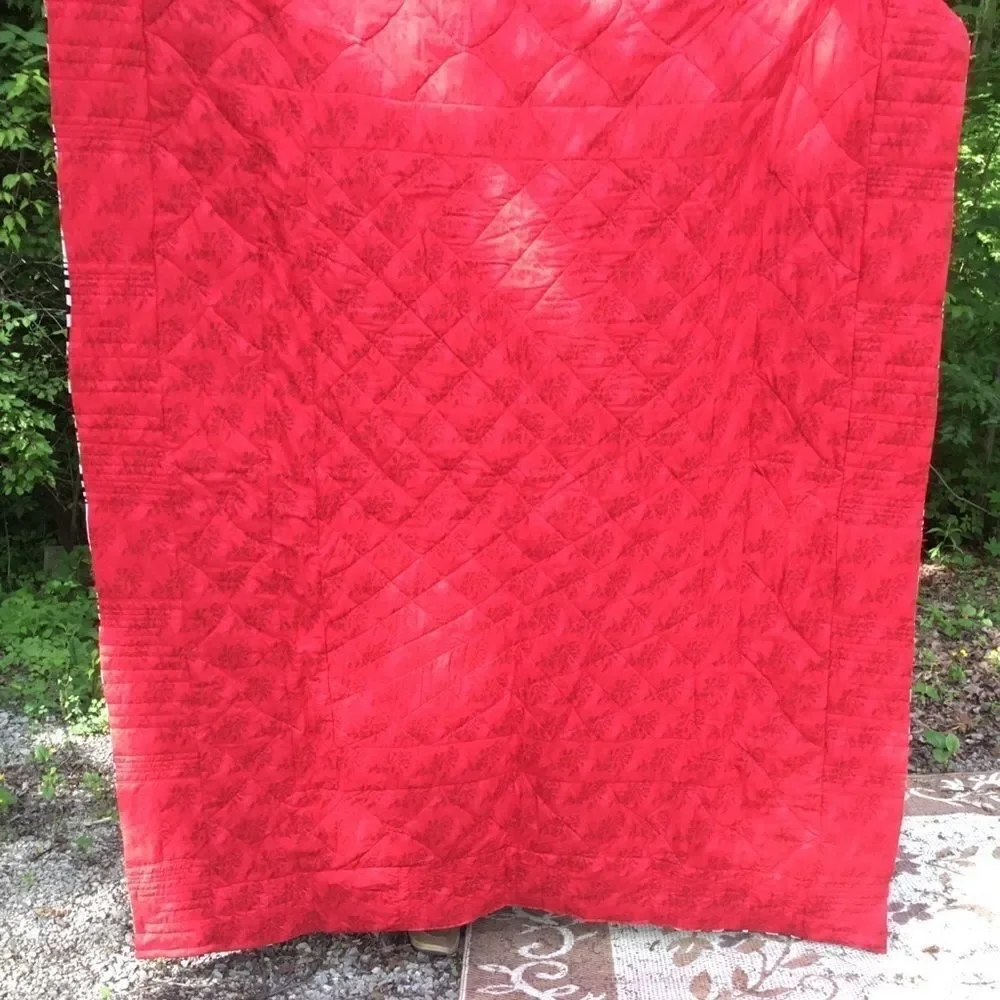 NWT. Hand Crafted Gorgeous Poppies Large Quilt
